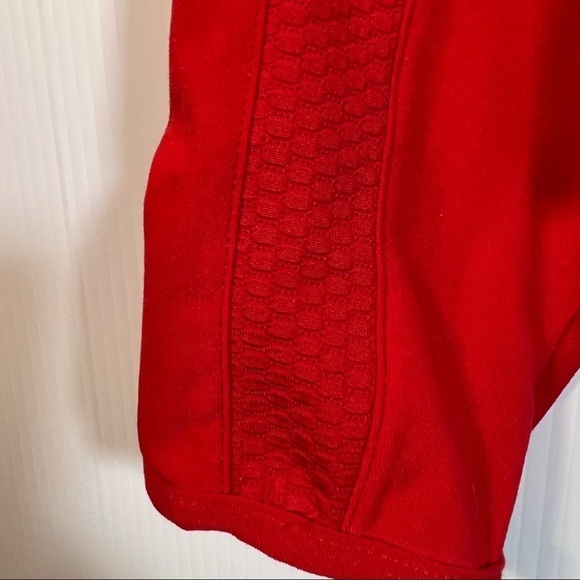 NIKE SPHERE DRY Running gear. Red breathable and red nylon w/black accents. - Picture 3 of 8